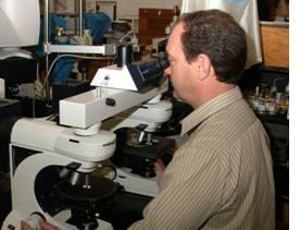 81943127Larry at scope.jpg